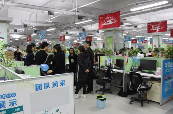配圖2 鄭州理工職業學院師生參觀銳之旗和企匯網