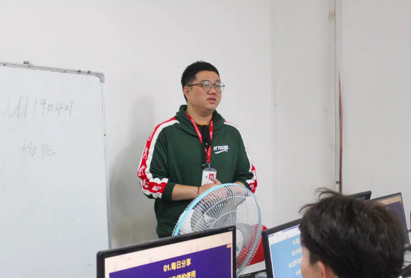 配圖2 云和數(shù)據(jù)UI新班開班.jpg