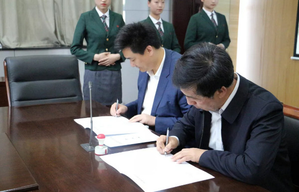 配圖5 云和數據與鄭州商學院校企合作項目百度電商學院成功簽約.jpg