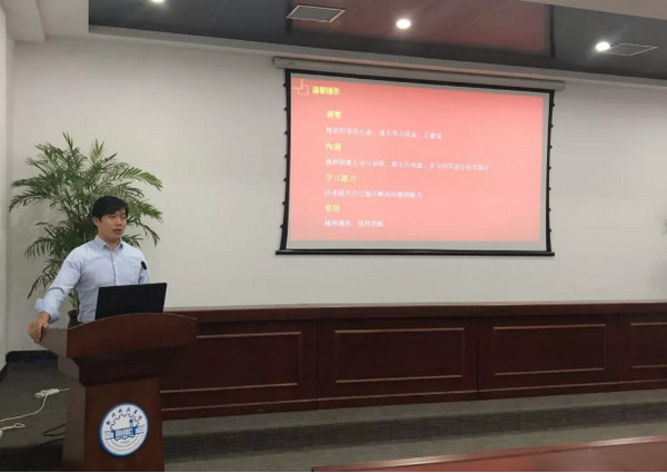 配圖3 鄭州科技學院與云和數據泛IT學院2019年第一屆新卓班開班.jpg