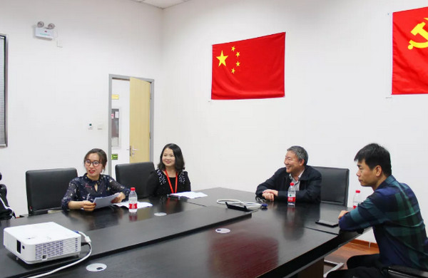 配圖5 鄭州理工職業學院領導蒞臨云和數據參觀交流.jpg