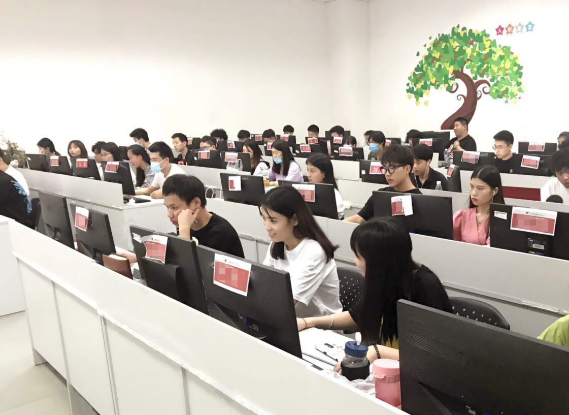 【云和數據學員晚自習】? 留足時間梳理知識,才能更好的記憶及運用 唯有不負時光，才能茁壯生長，活成想要的模樣。