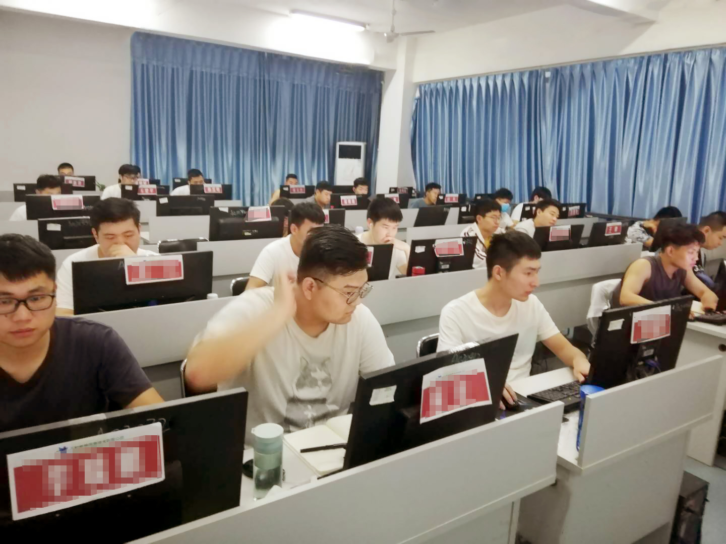 【云和數據學員晚自習】? 留足時間梳理知識,才能更好的記憶及運用 唯有不負時光，才能茁壯生長，活成想要的模樣。