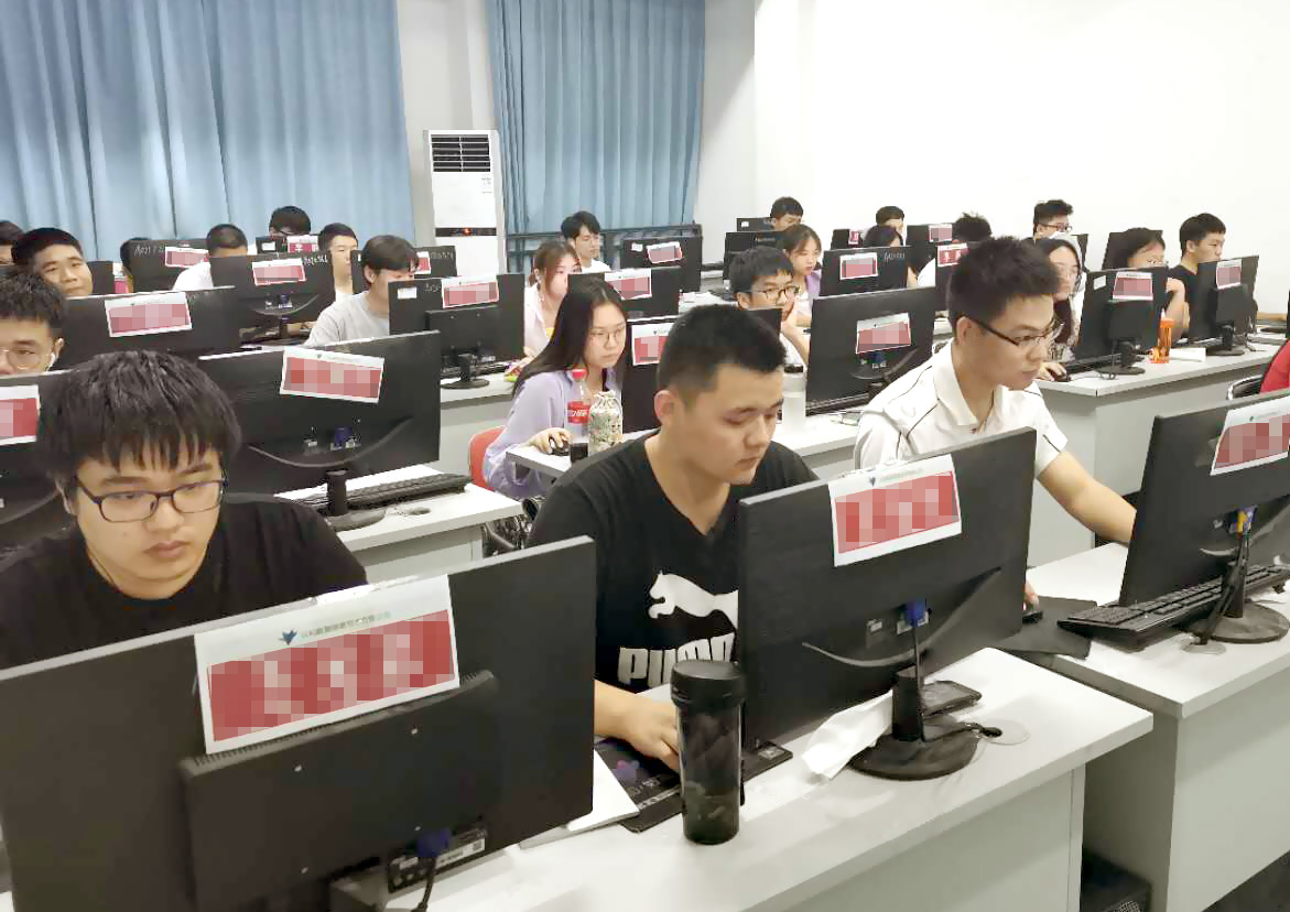 【云和數據學員晚自習】? 留足時間梳理知識,才能更好的記憶及運用 唯有不負時光，才能茁壯生長，活成想要的模樣。